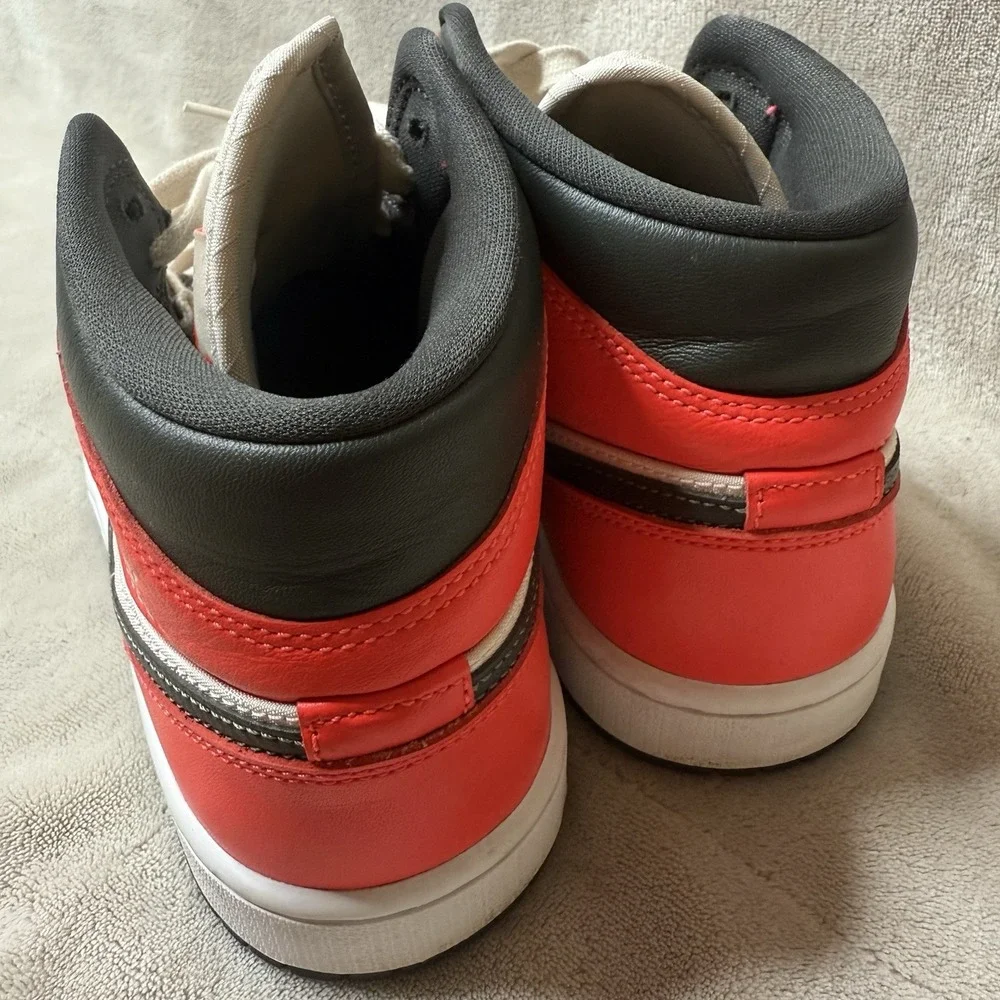 Sz 8W Women's / 6.5 Men's Air Jordan 1 Mid SE Newsprint Orewood Red AJ Black